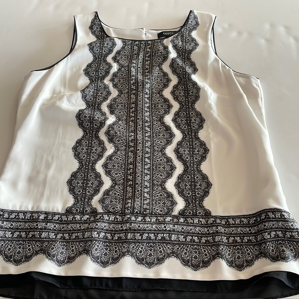White House Black Market business casual top, size M. In excellent condition.